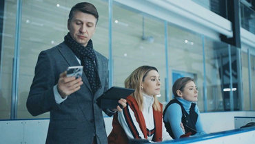 Ягудин в роли Глейхенгауза, Медведева играет саму себя, а Хромых прыгает четверные. Стоит ли смотреть «Последний аксель»?
