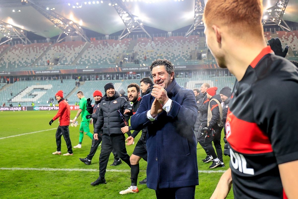 Корей әйелдері ит стилін ұрып жатыр (фотосуреттер) Ол қалыңдықты ұрлап, оны сиқырлады