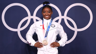 Байлз признали спортсменкой года в США. Но что героического она совершила?
