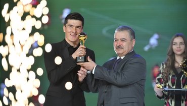 Шомуродов признан лучшим футболистом года в Узбекистане