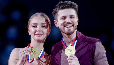 Видео показательного номера двукратных чемпионов России в танцах на льду Степановой и Букина
