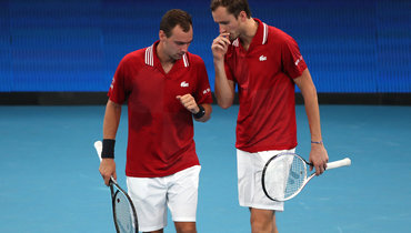 Россия обыграла Францию на ATP Cup после победы Медведева и Сафиуллина в парном матче