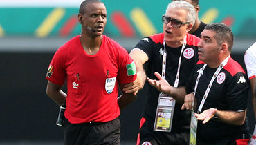 Скандал на Кубке Африки: судья дважды досрочно дал финальный свисток, Тунис отказался вернуться на поле