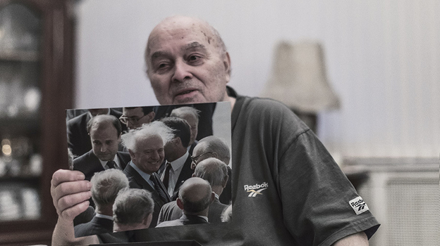Дмитрий Донской и одна из его репортерских удач. Фото Юрий Голышак, "СЭ"