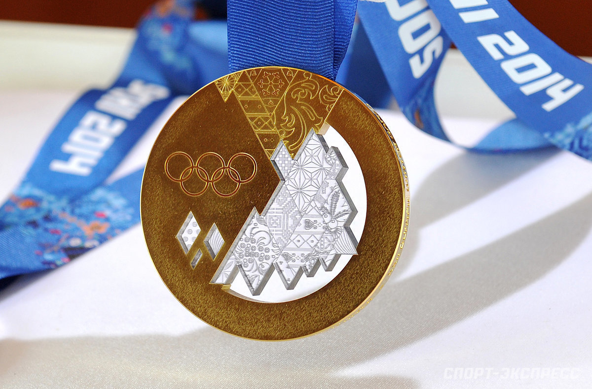 Медали сочи спортсмены. Олимпийские медали. Золотая медаль Сочи 2014. Олимпийские медали 2022. Олимпийские медали Сочи.