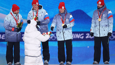 Российские лыжники Червоткин, Большунов, Спицов и Устюгов получили золотые медали Олимпиады в Пекине