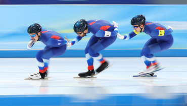 «Это серебро равно золоту!» Россия с олимпийским рекордом взяла медаль в конькобежке