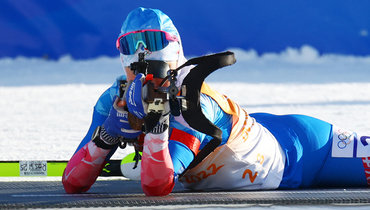 Миронова ушла на штрафной круг после стрельбы стоя в женской эстафете на Олимпиаде