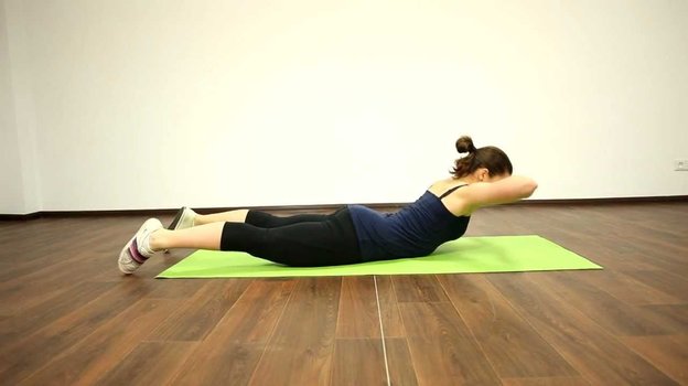 Упражнение для спины. Фото Youtube