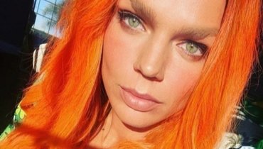 Юлия Ефимова покрасила волосы в рыжий цвет