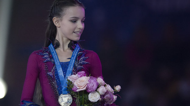 2019 российская. Анна Щербакова Чемпионат России. Анна Щербакова награждение Чемпионат мира. Аня Щербакова Чемпионат России 2019. Чемпионат России 2018-2019 Щербакова.