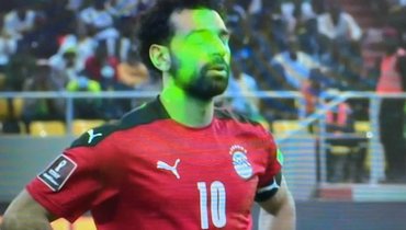 Болельщики Сенегала светили лазерами в глаза футболистам Египта. Салах не смог реализовать пенальти