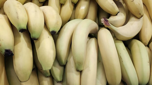 Врач заявил, что бананы и виноград способствуют набору лишнего веса.  Спорт-Экспресс