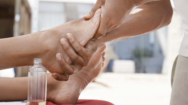 Судороги в ногах: что делать? Как лечить? | Статьи от Центра Флебологии