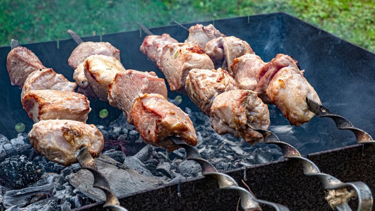 Жарим мясо на углях, или Как приготовить шашлык?