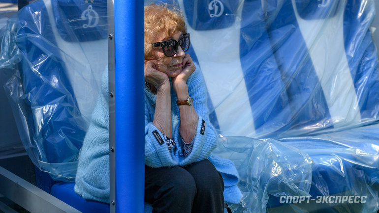 Ситуациязастряли в тёмном лифте с приятным мужчиной /женщиной /ваши действия?