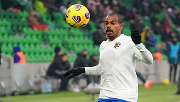 Игрок «Сочи» Жоаозиньо выбил мяч с линии ворот «Нижнего Новгорода»