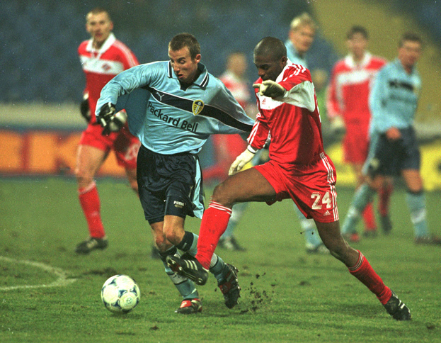 Робсон (справа) в матче против «Лидса» в Софии. Фото Александр Федоров, "СЭ"