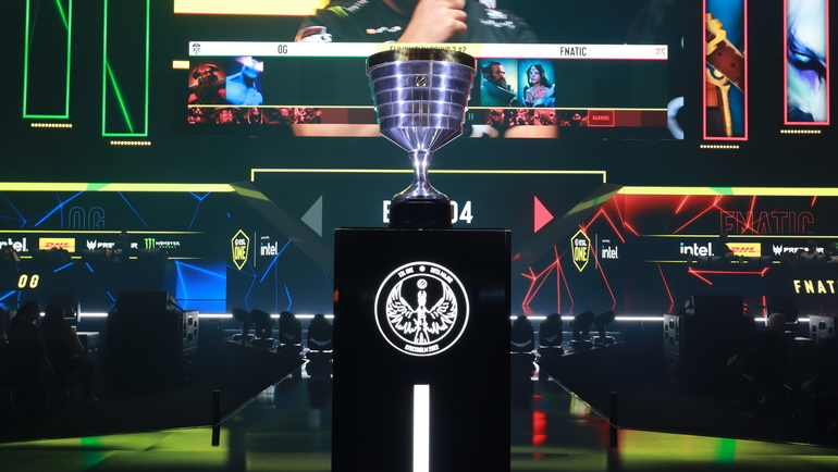 Кубок турнира по Dota 2 в Стокгольме.