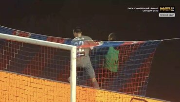 Лантратов отобрал мяч и оттолкнул болбоя за воротами в матче «СКА-Хабаровск» — «Химки»