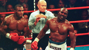 Знаменитый боксерский укус: 25 лет назад Тайсон отгрыз ухо Холифилду