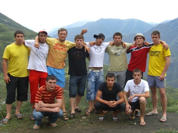 2009 год. Сергей Добролович (крайний справа в верхнем ряду) и Станислав Молодцов (третий слева в верхнем ряду) на сборе в Дагестане. 2009 год. Сергей Добролович (крайний справа в верхнем ряду) и Станислав Молодцов (третий слева в верхнем ряду) на сборе в Дагестане.