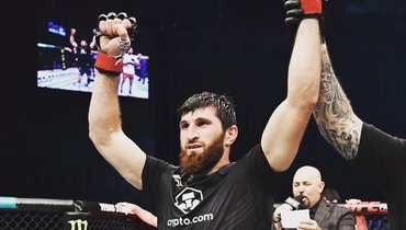 UFC 277: Анкалаев — Смит, победа россиянина нокаутом, 31 июля 2022 года