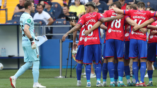 Игорь Акинфеев с одноклубниками по ЦСКА. Фото Александр Федоров, "СЭ"
