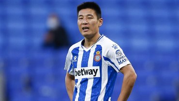 Первый китаец, забивший «Барселоне», вернулся в «Шанхай»