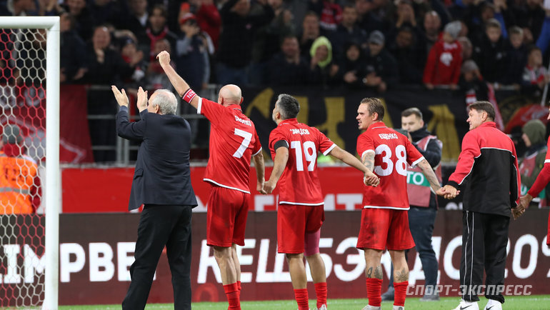 матч легенд футбол. болельщики спартака. бояринцев матч легенд. матч легенд 2 сентября. бояринцев матч легенд.