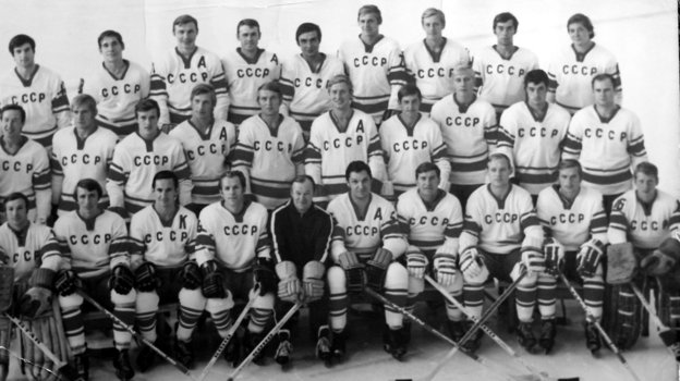 Хоккеисты сборной СССР по хоккею.