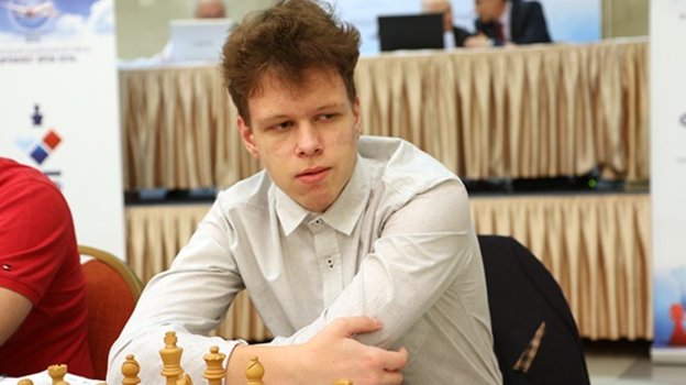 Шахматные звезды: Владислав Артемьев — о турнире по шахматам в Москве, интервью