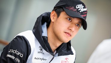 Чжоу продлил контракт с «Альфа Ромео» на сезон-2023