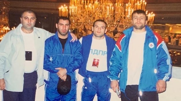 Ансар Чалангов (второй слева) в Атлантик Сити в 2005 году. Фото Соцсети Ансар Чалангов (второй слева) в Атлантик Сити в 2005 году. Фото Соцсети