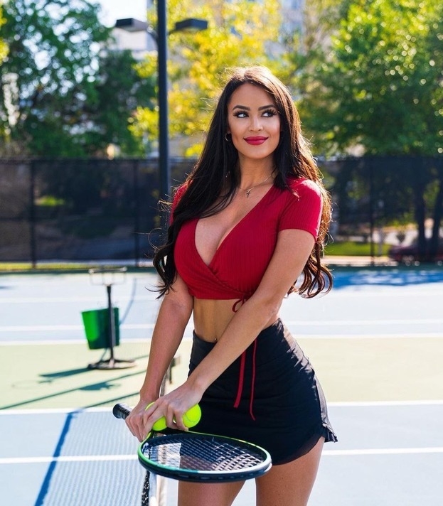 Голая Играет В Теннис Порно Видео