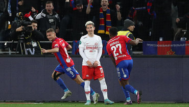 Федор Чалов и Мойзес празднуют забитый мяч в ворота «Спартака».