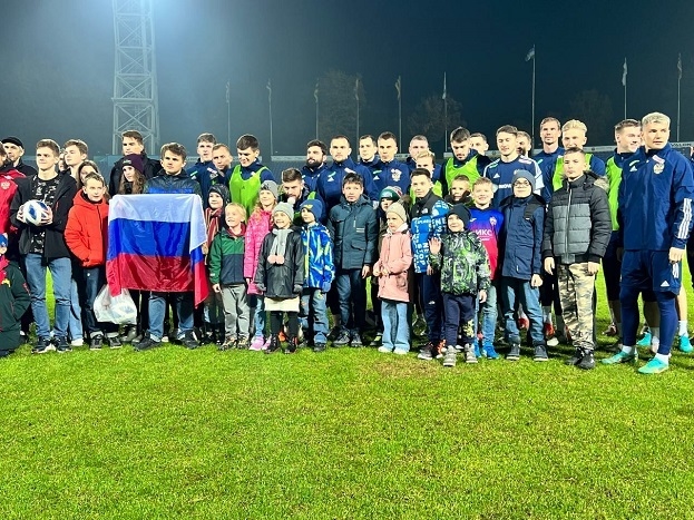 Дети посетили тренировку сборной России перед матчем с Узбекистаном. Фото "СЭ"