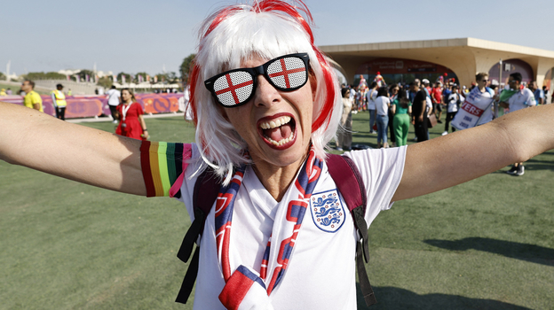 Эмоциональная болельщица сборной Англии в Дохе. Фото Reuters