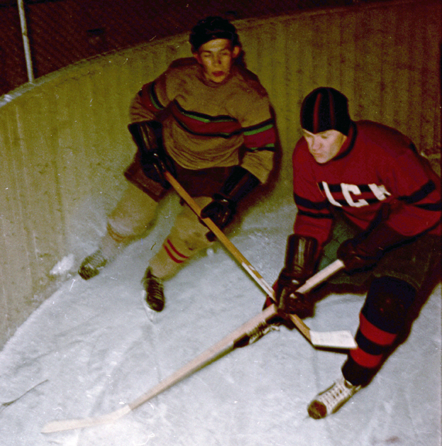 В игре Всеволод Бобров. Фото Олег Неелов