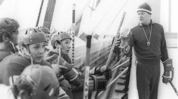 Всеволод Бобров на тренировке сборной СССР. Фото Олег Неелов