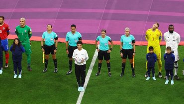 Женщины впервые судят игру мужского чемпионата мира по футболу