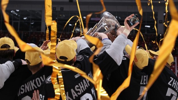 Хоккеисты сборной "Востока" радуются победе в Кубке Вызова. Фото пресс-служба МХЛ