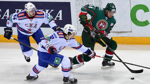 Дмитрий Обухов (справа). Фото photo.khl.ru Дмитрий Обухов (справа). Фото photo.khl.ru
