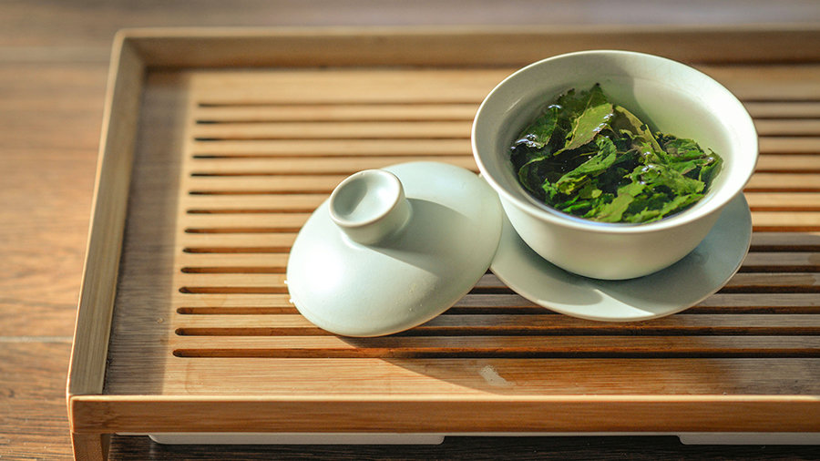 Почему после зеленого чая болит голова: распространенные причины