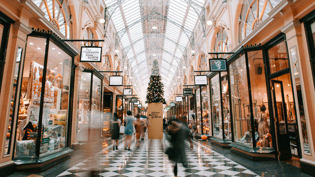 Праздничный шопинг. Фото Unsplash/Heidi Fin Праздничный шопинг. Фото Unsplash/Heidi Fin
