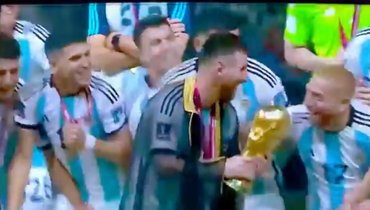 Аргентина включила танцы Месси, Марадоны и неприличный жест вратаря Мартинеса в новогодний ролик