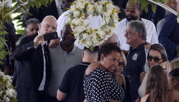 Президент ФИФА Инфантино ответил на критику после селфи рядом с гробом Пеле