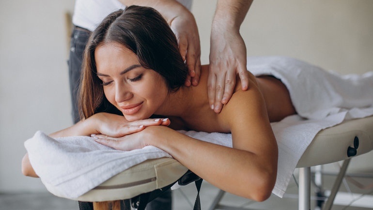 Расслабляющий массаж: приемы и техники