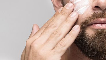 Косметолог назвала топ-3 процедур для мужчин по уходу за кожей лица