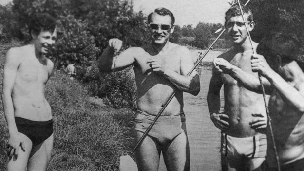 Валерий Урин на рыбалке с сыном Олегом (слева) и Олегом Романцевым. Фото из личного архива